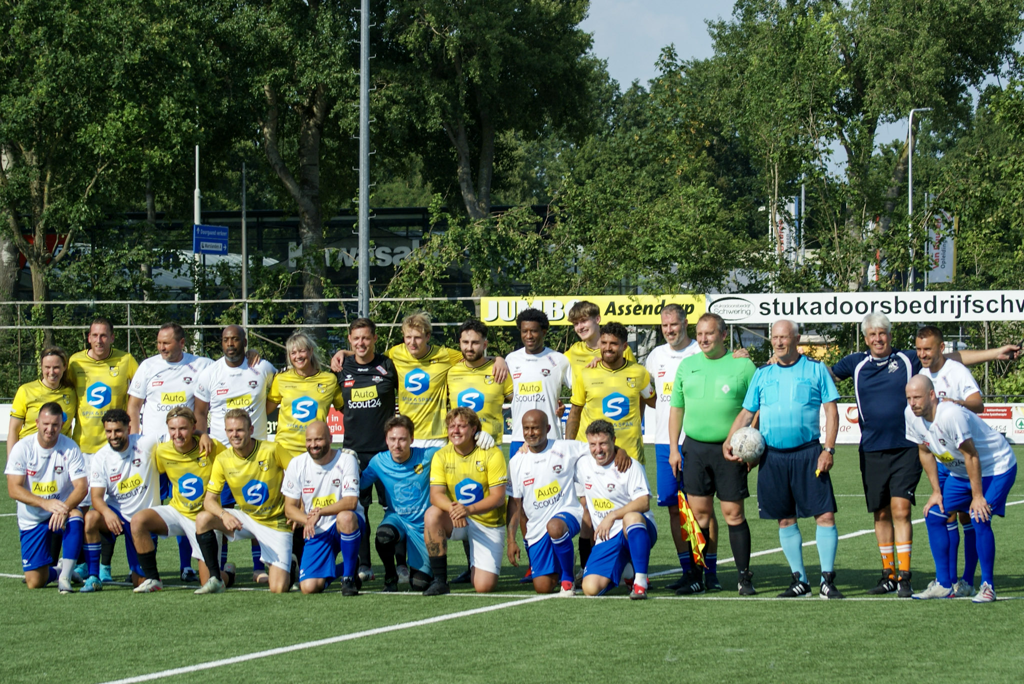 Heerlijke voetbalavond en uitstekende optredens op derde dag jubileumweekend