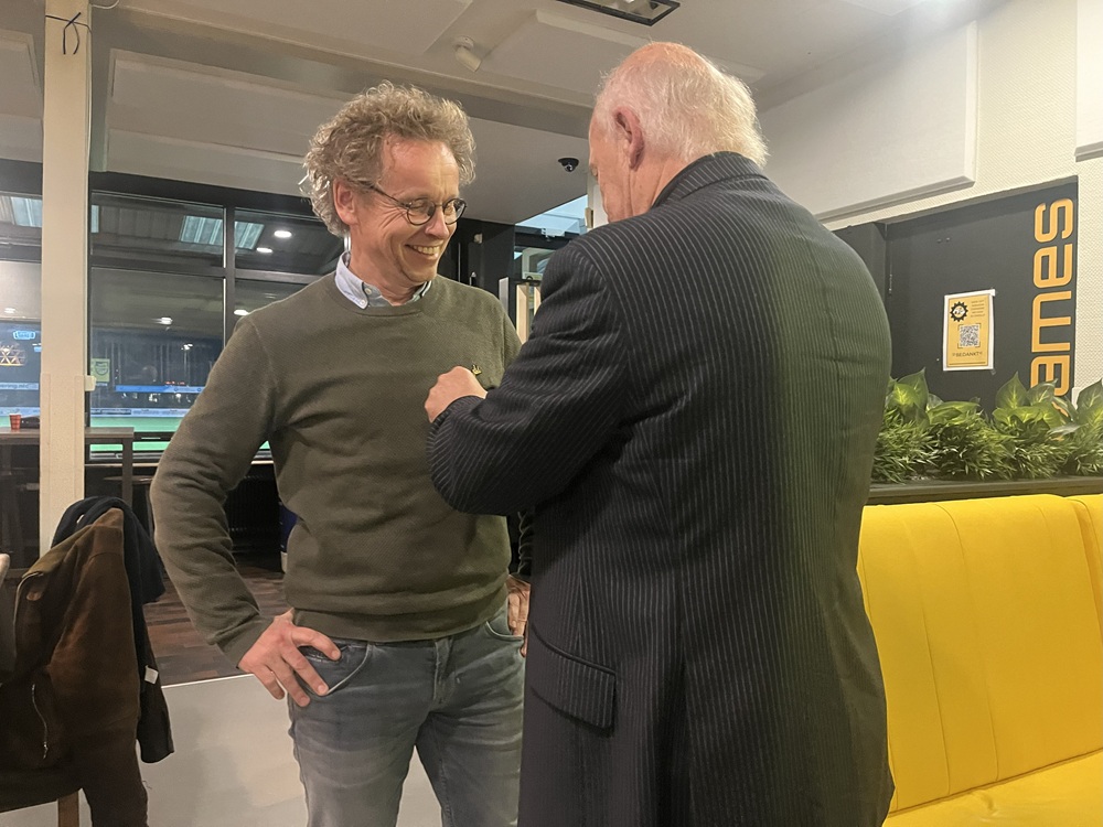 Bronzen SV Zwolle-speld voor Jeroen van Vilsteren en Maarten Vonk Noordegraaf