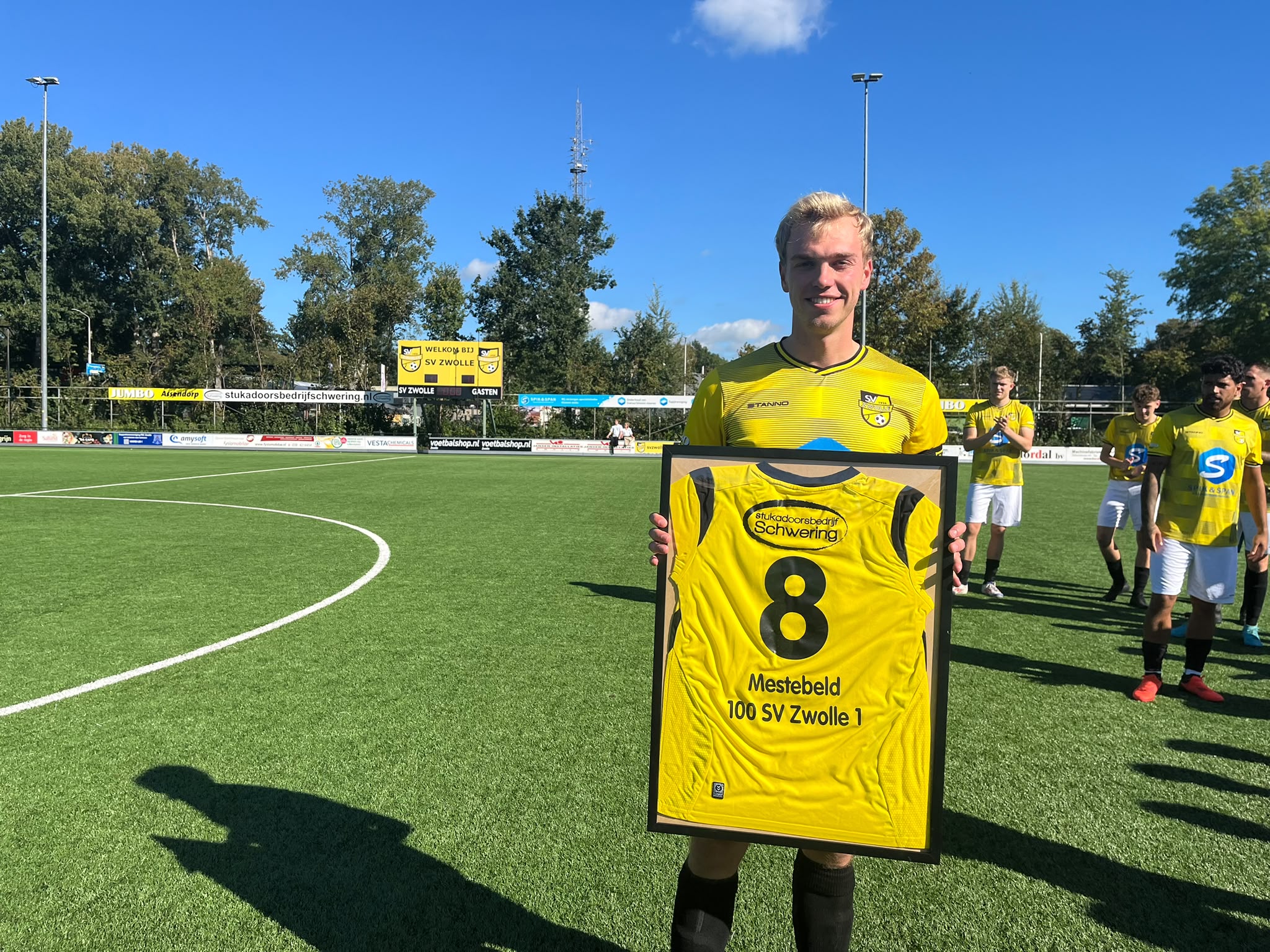 Tim Mestebeld speelt honderdste wedstrijd in eerste elftal