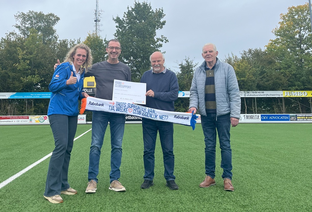 Schitterend bedrag Rabo Clubsupport voor jeugdclinic tijdens jubileum